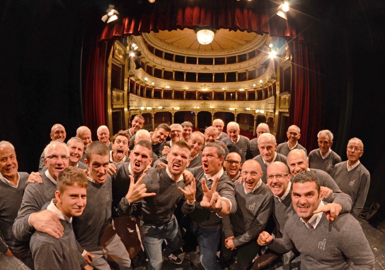 Foto Coro San Daniele in teatro